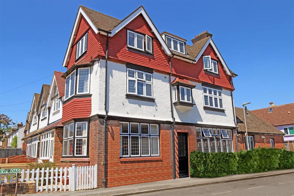 New Road, Shenley 4 bed end of terrace house £925,000