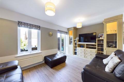 27 Woodvale Kingsway, Quedgeley, Gloucester, GL2 2AU