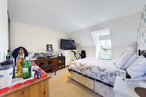27 Woodvale Kingsway, Quedgeley, Gloucester, GL2 2AU