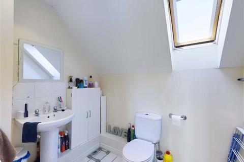 27 Woodvale Kingsway, Quedgeley, Gloucester, GL2 2AU