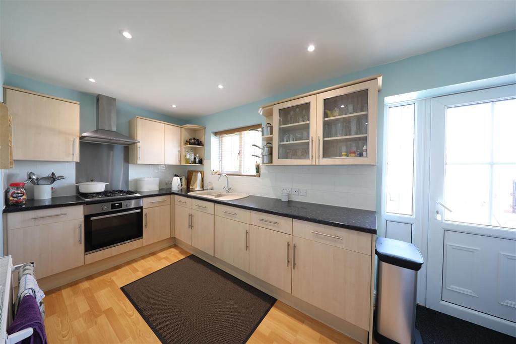 Clear View Close, Hull 4 bed detached house £325,000