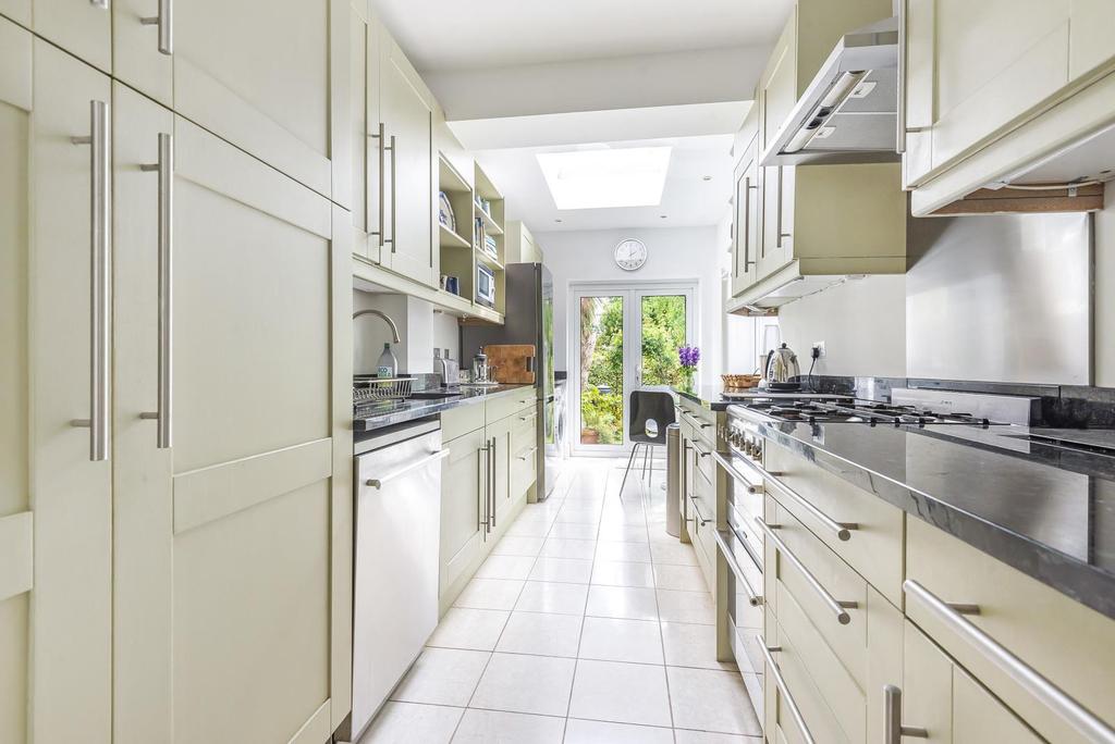 Latchmere Road, Kingston Upon Thames, KT2 3 bed detached house £1,050,000