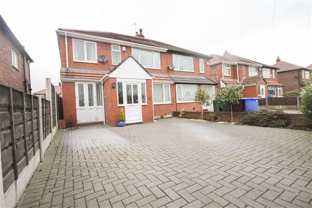 Windmill Lane, Denton, Manchester 3 bed semidetached house £189,950