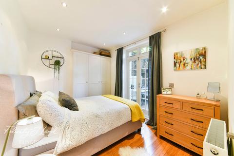 57d Canonbury Park North, London, N1 2JU