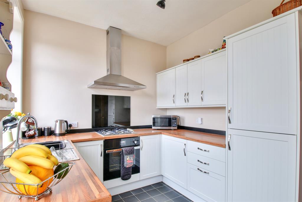 Clough Road, Littleborough, OL15 9JZ 2 bed end of terrace house £159,950