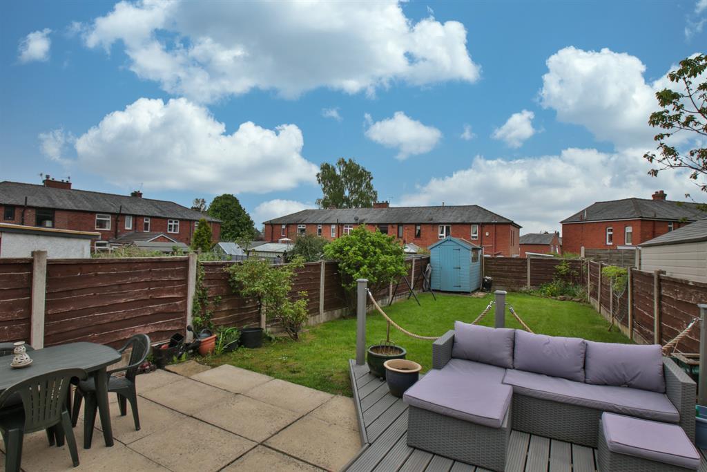 Clough Road, Littleborough, OL15 9JZ 2 bed end of terrace house £159,950