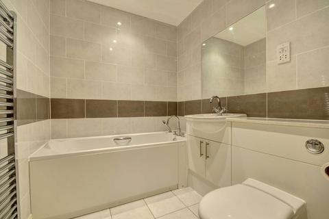 2 bedroom apartment to rent, Midsummer Place, Manor Park Avenue