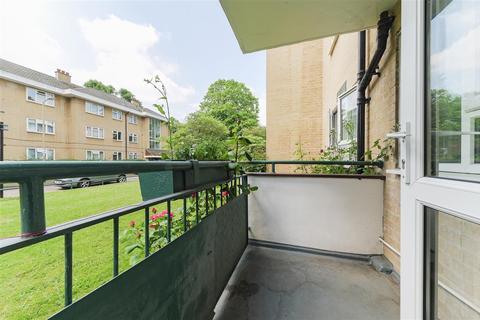 2 Weydown Close, London, SW19 6JG