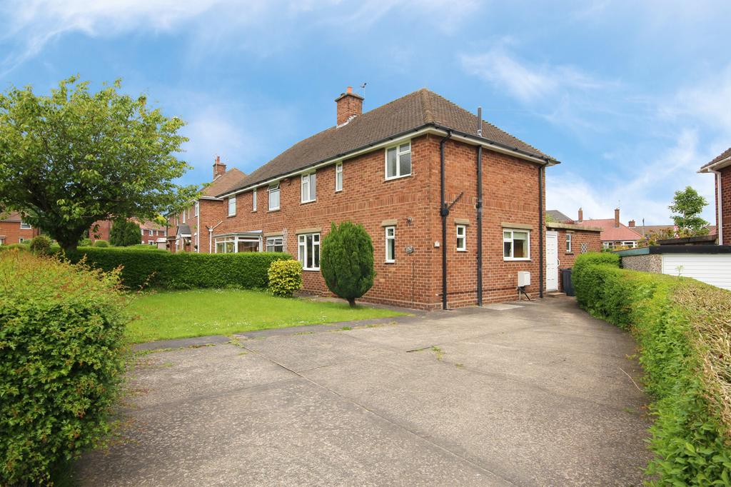 Northwich Road, Weaverham, CW8 3 bed semidetached house £160,000