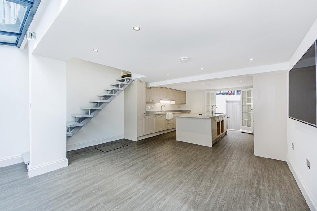 Billing Place, Chelsea SW10 3 bed house £3,445 pcm (£795 pw)