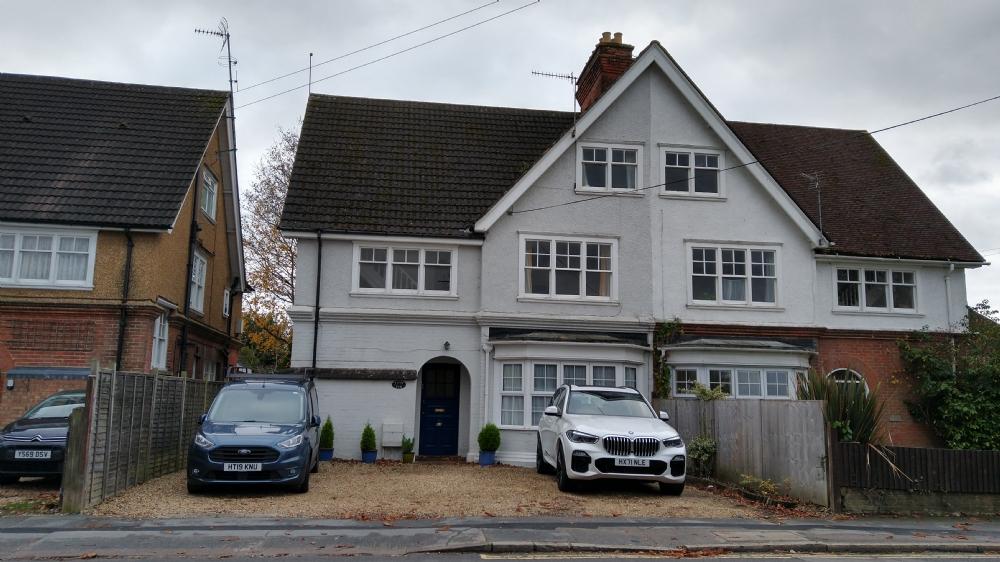 Church Lane East, Aldershot... 2 bed flat £875 pcm (£202 pw)