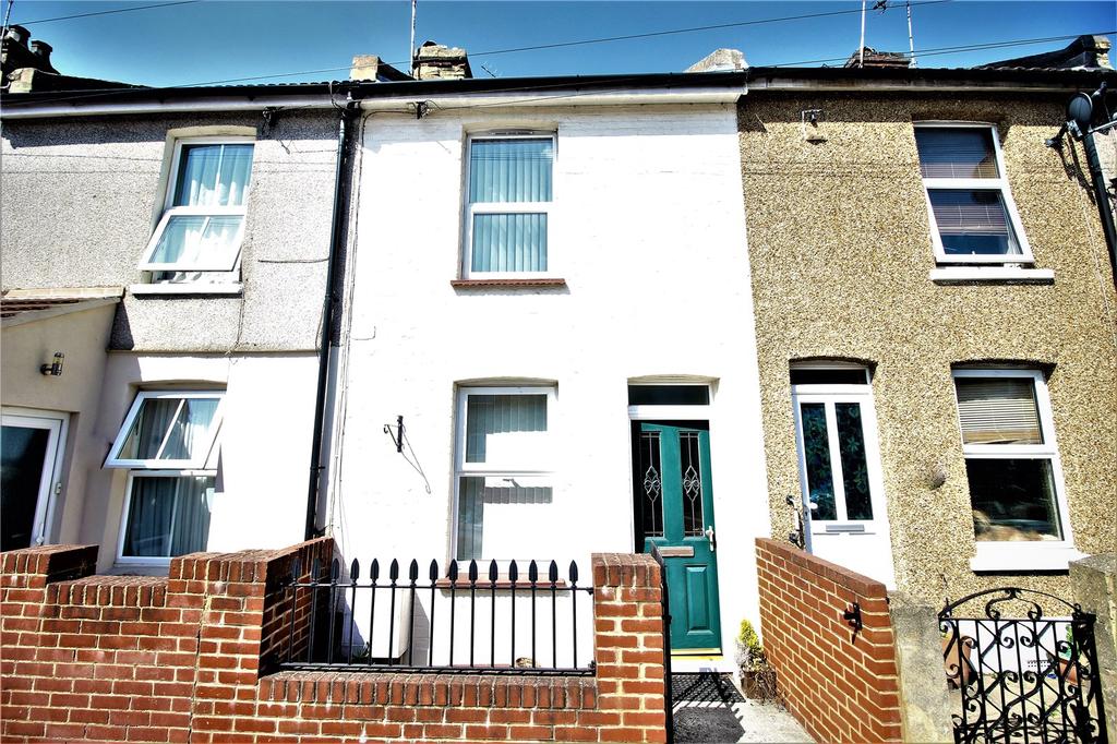 Nelson Road, Northfleet, Gravesend, DA11 2 bed terraced house £1,000