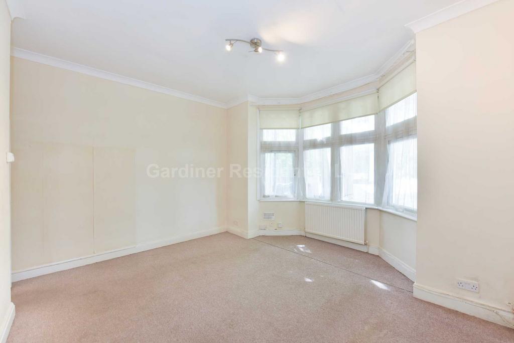 Boston Manor Road, TW8 1 bed flat for sale £265,000