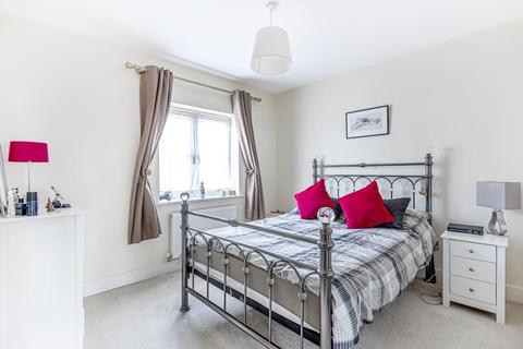 3 bedroom terraced house for sale - Avalon Street,  Aylesbury,  HP18
