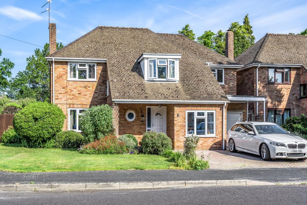 Fleet, Hampshire, GU51 4 bed detached house £700,000