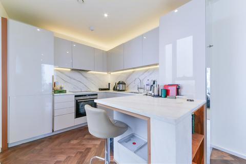 2 bedroom apartment for sale, Ambassador Building, Embassy Gardens, London, SW11