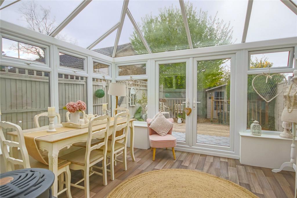 Cross Gates Close, Martins Heron, Bracknell, Berkshire, RG12 3 bed end