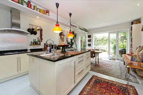 12 Hadyn Park Road, London, W12 9AG