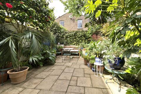 12 Hadyn Park Road, London, W12 9AG