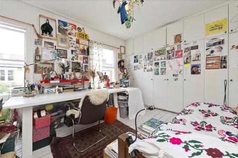 12 Hadyn Park Road, London, W12 9AG