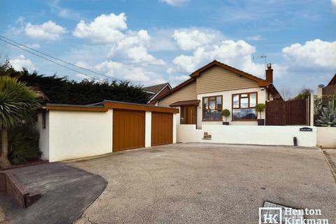 4 bedroom detached bungalow for sale - Crays Hill, Crays Hill Village, nr Billericay
