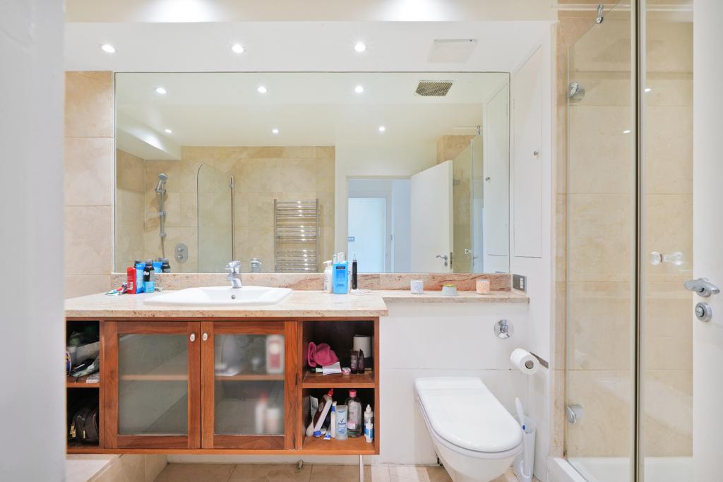Apartment in St Johns Wood - More
