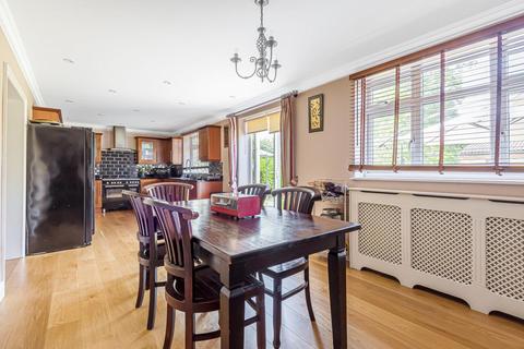 24 Mead Way, Bromley, BR2 9EW