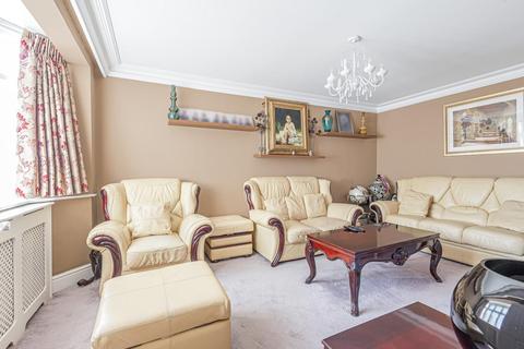24 Mead Way, Bromley, BR2 9EW