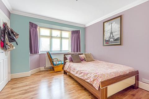24 Mead Way, Bromley, BR2 9EW