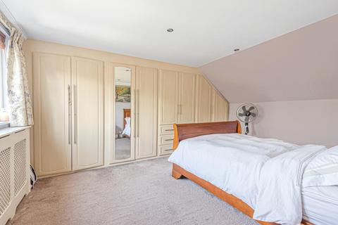 24 Mead Way, Bromley, BR2 9EW