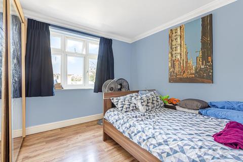24 Mead Way, Bromley, BR2 9EW
