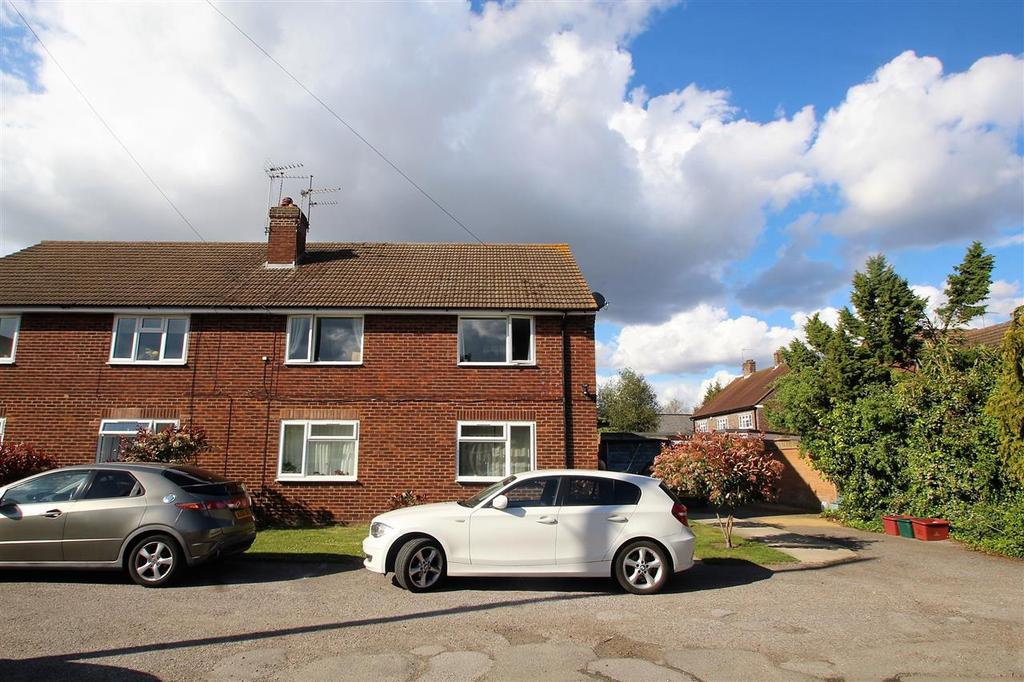 Vicarage Court, Hatton Road, Bedfont 2 bed £289,950