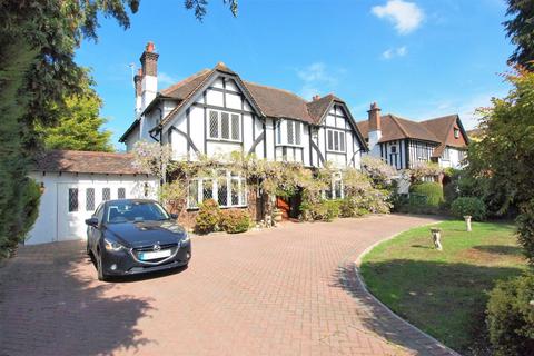 6 The Green, Epsom, KT17 3JN