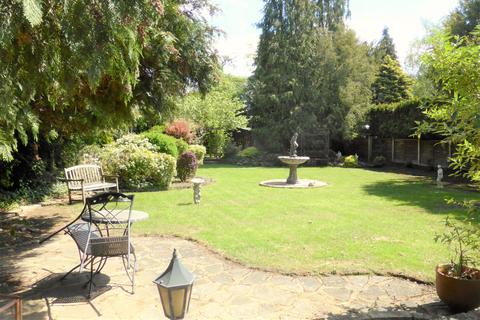 6 The Green, Epsom, KT17 3JN