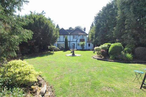 6 The Green, Epsom, KT17 3JN