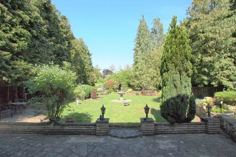 6 The Green, Epsom, KT17 3JN