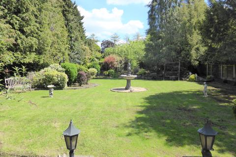 6 The Green, Epsom, KT17 3JN