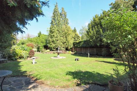 6 The Green, Epsom, KT17 3JN