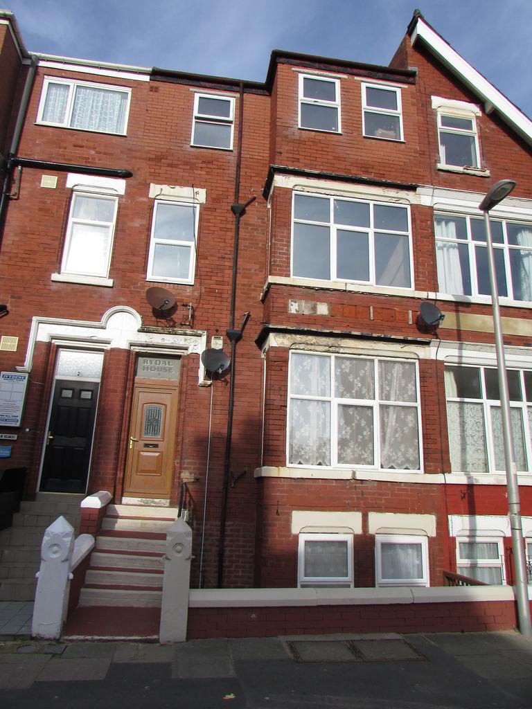 Lonsdale Road, Blackpool 2 bed flat to rent £500 pcm (£115 pw)