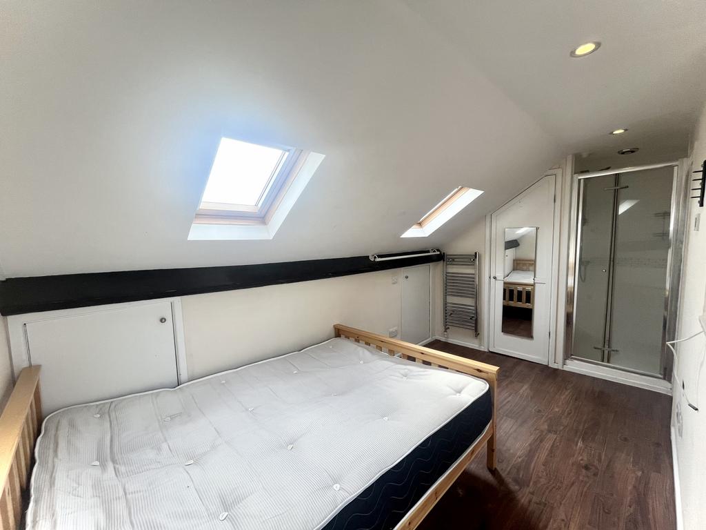 An Extremely Unique Top Floor En Suite Room to re
