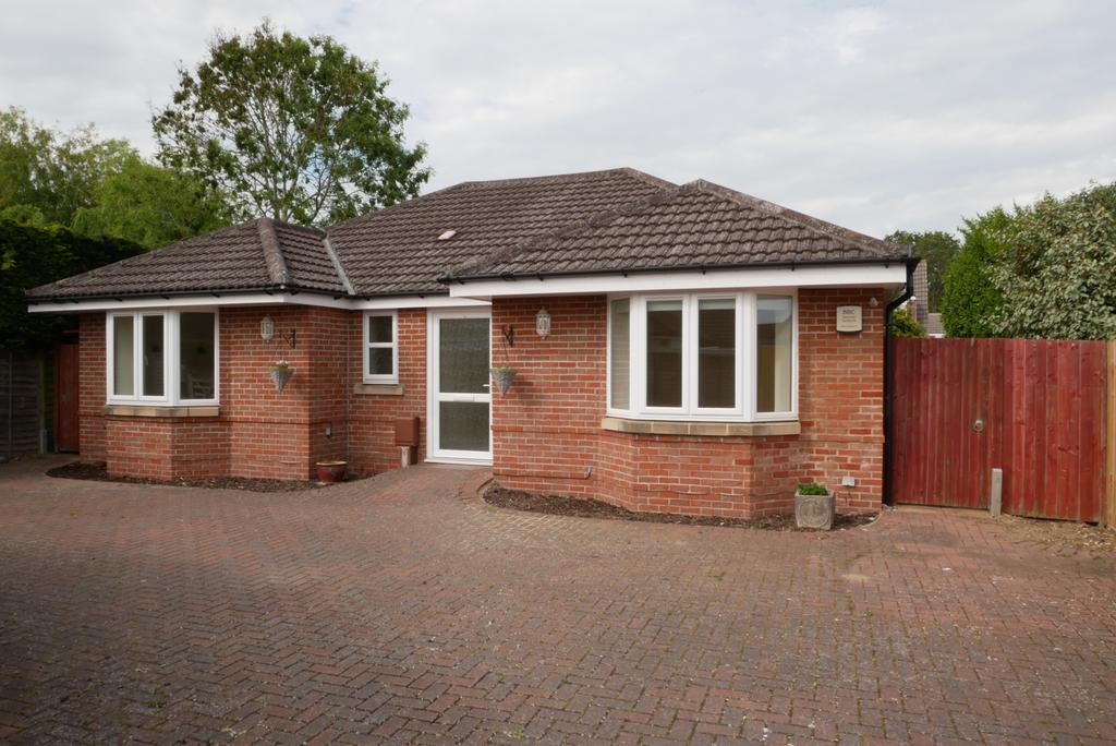 FAREHAM PARK ROAD, FAREHAM 3 bed detached bungalow £385,000