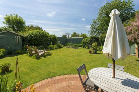 Almond Cottage Ashford Road, Badlesmere Lees, Faversham, ME13 0NZ