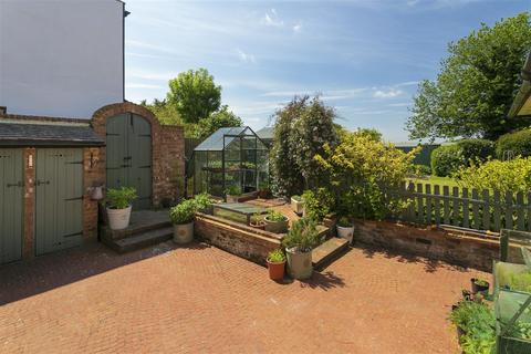 Almond Cottage Ashford Road, Badlesmere Lees, Faversham, ME13 0NZ
