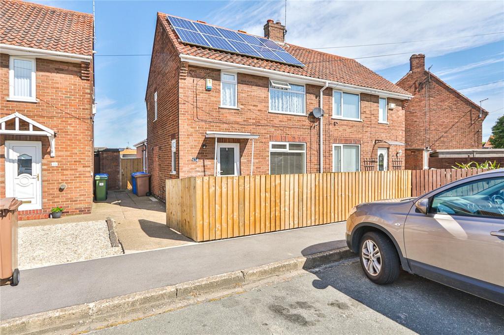 Hales Crescent, Hedon, Hull, HU12 3 bed semidetached house £155,000