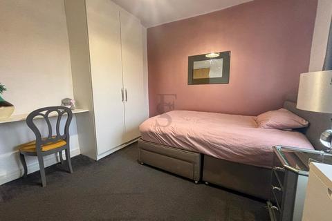 1 bedroom in a house share to rent, Downing Drive, Leicester