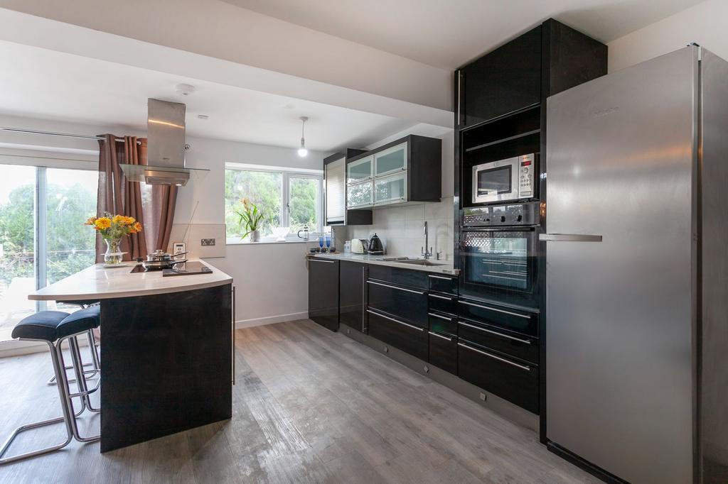 Communal kitchen/dining area