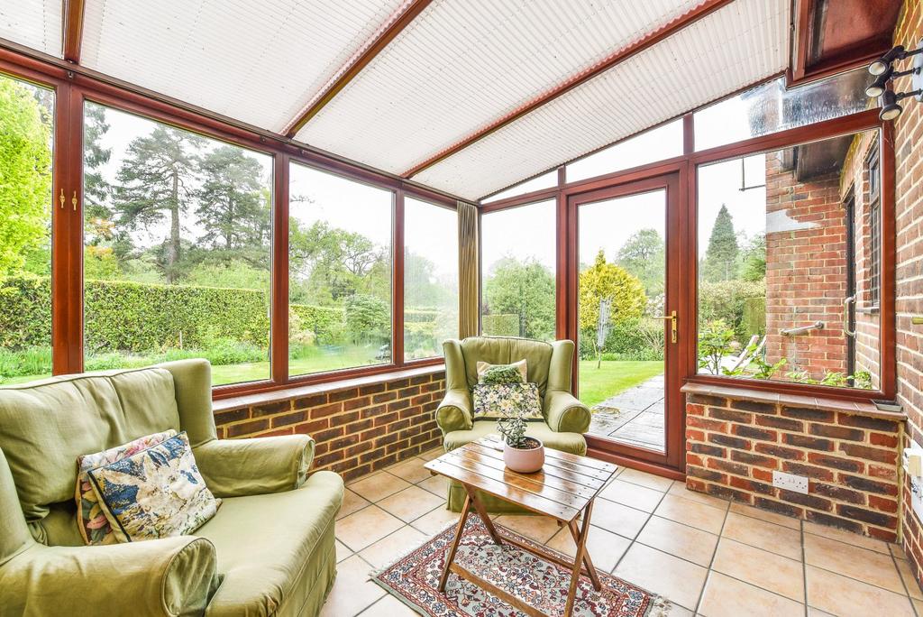 Crossways Road, Grayshott, Hindhead 4 bed detached house £800,000