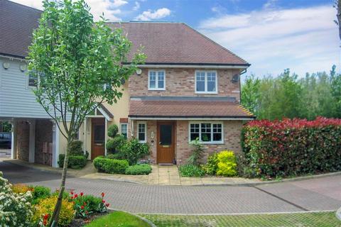 10 Spire Place, Warlingham, CR6 9LW