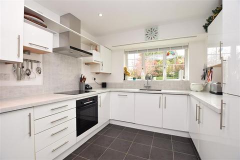 10 Spire Place, Warlingham, CR6 9LW