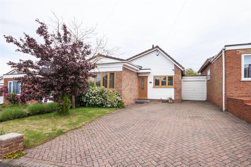 Rochester Avenue, Burntwood, WS7 2DL 2 bed detached bungalow £250,000